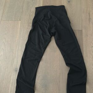 women’s black lululemon pants